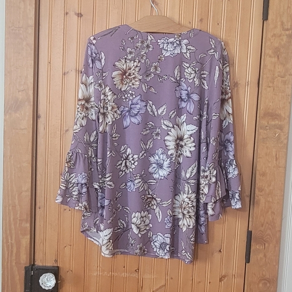 Plus size 1x long tiered bell sleeve blouse - Picture 4 of 4